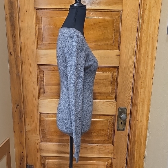 Express Gray Long Sleeve Knit Top M - Picture 3 of 4